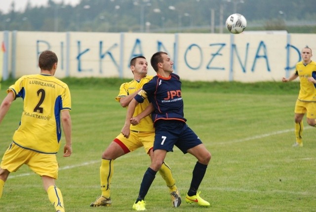 IV liga. Lubrzanka Kajetanów - Alit Ożarów 1:0