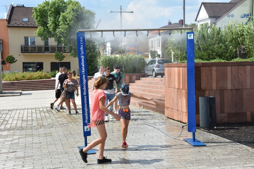Bramka wodna lekarstwem na upały na Rynku w Starachowicach