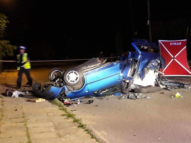 Wypadek w Fugasówce okazał się śmiertelny. Samochód został przepołowiony