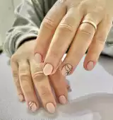 Manicure na komunię 2024: jak pomalować paznokcie na komunię? [30.04.2024]