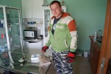 Dwa uratowane pisklęta puszczyka trafiły do azylu w Ostrowie