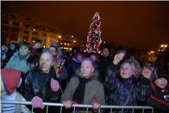 Na placu Zwycięstwa jak co roku odbywa się zabawa sylwestrowa.