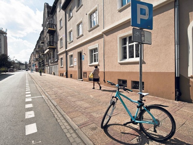 Nowy operator parkingów płatnych w mieście, nowe parkomaty. Teraz okazuje się, że nie działa aplikacja do płatności przez internet. 