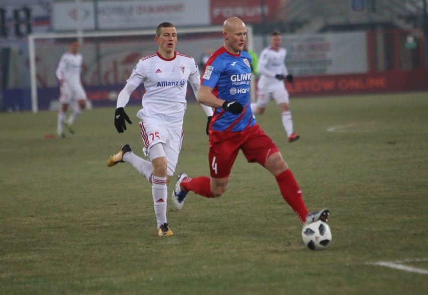 Derby Śląska przerwane, potem zakończone. Kibice Górnika...