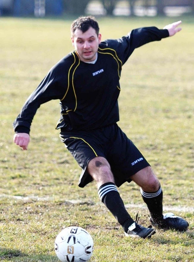 Artur Maciąg z Darłovii zaliczył udany powrót na boiska V ligi po długiej przerwie spowodowanej kontuzją.