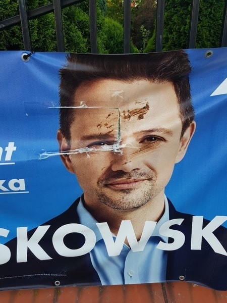 Wyborczy skandal w Starachowicach. Jednej nocy zniszczono kilkadziesiąt banerów kandydata na prezydenta [ZDJĘCIA]