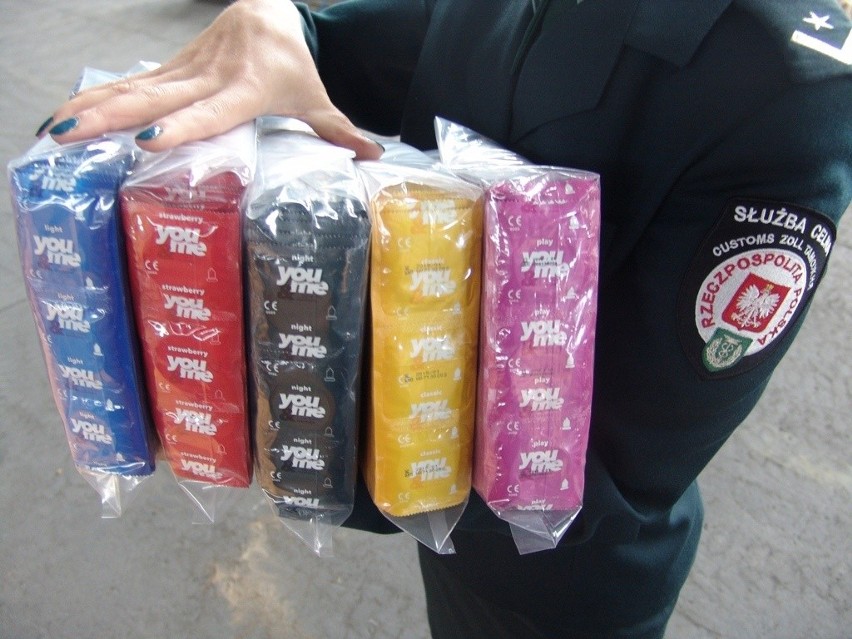 Celnicy znaleźli kontener podrabianych prezerwatyw. Straż zatrzymała towar za 60 tys. dolarów! FOTO