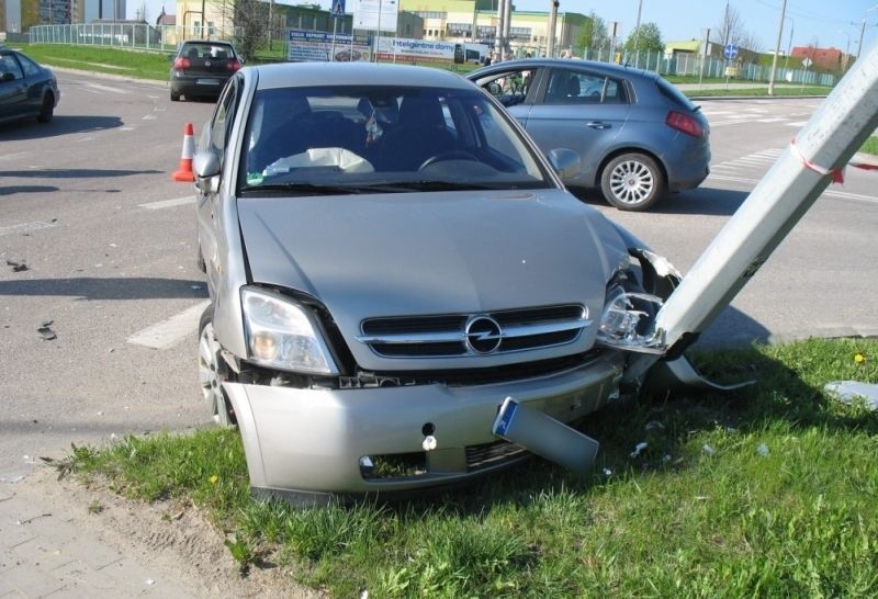 Do zderzenia dwóch osobówek na skrzyżowaniu ulicy 71 Pułku...