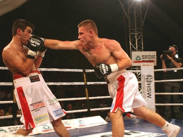 W walce wieczoru podczas stalowowolskiej gali zmierzyli się Polak Daniel Urbański (z prawej) i reprezentujący Rosję Ismail Tebojew.