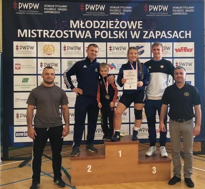 Alicja Czyżowicz na najwyższym stopniu podium.