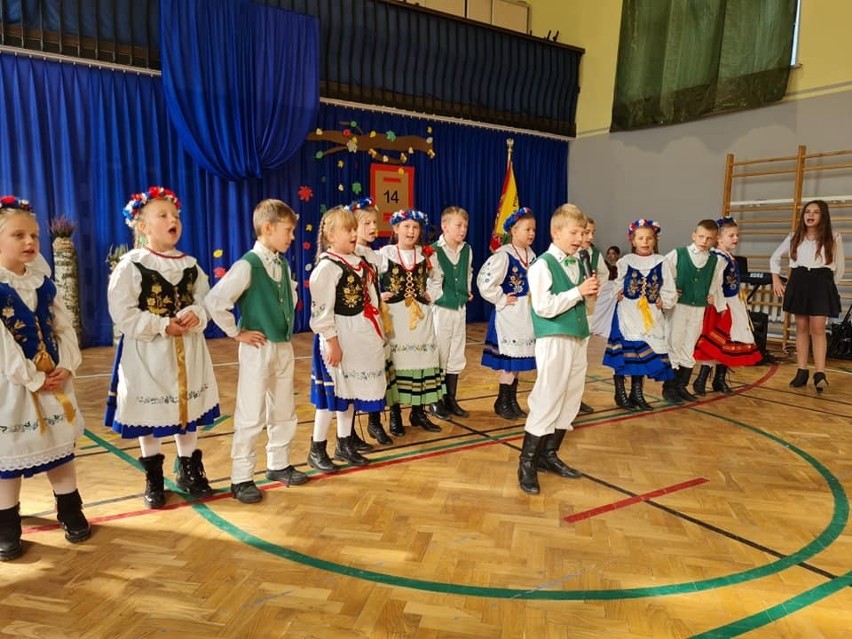 Dzień Edukacji Narodowej w szkole w Rokitach.