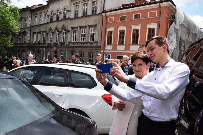 Premier Beata Szydło z mężem przyjechała na święcenia...