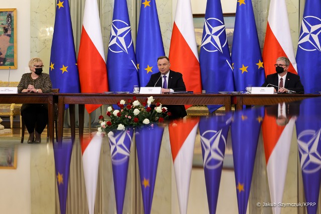 Posiedzenie Rady Bezpieczeństwa Narodowego poświęcone jest aktualnym wydarzeniom na Ukrainie oraz sytuacji Polski po agresji Rosji.