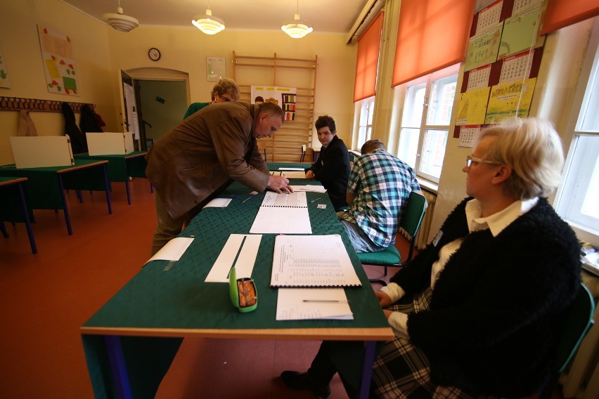 Wybory 2015 Siemianowice Śląskie: Frekwencja do godz. 12 wynosi 16,55 proc.