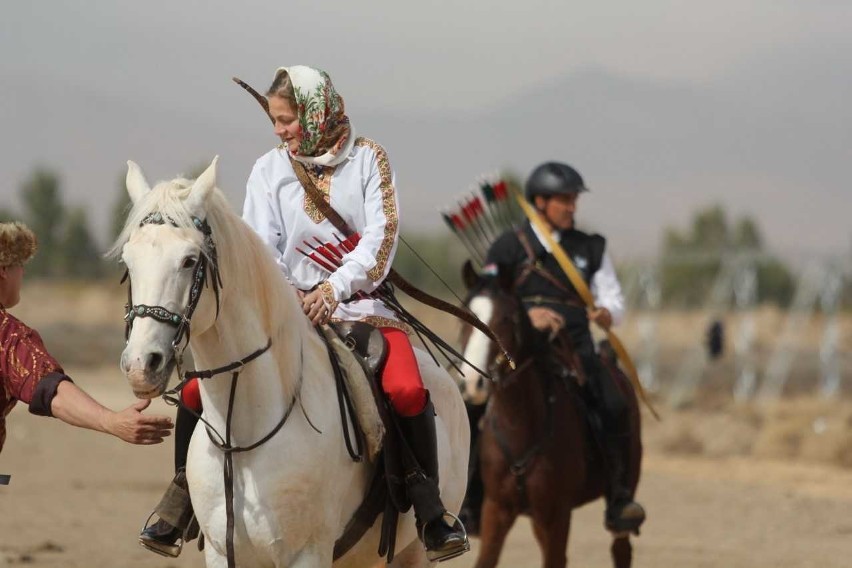 Anna Sokólska na zawodach w Shiraz w Iranie: Na koniu i z łukiem. Białostoczanka wróciła z medalami