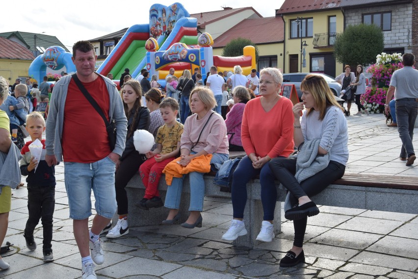 Wspaniały piknik rodzinny na rynku w Małogoszczu. Tak...