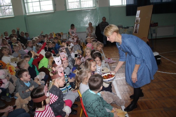 Do przedszkola w Skibinie zawitały misie. Było mnóstwo słodkości, w tym  oczywiście miodku!