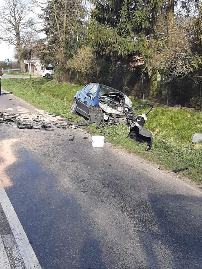 Wypadek Trutnowy. Zderzenie osobówki z autem dostawczym