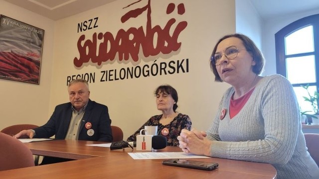 Bogusław Motowidełko, nauczycielka z Medyka Ewa Kowalczuk i szefowa nauczycielskiej solidarności Bożena Pierzgalska zaapelowali do kurator oświaty o wydanie negatywnej opinii w sprawie przeniesienia Medyka z Zielonej Góry do Sulechowa