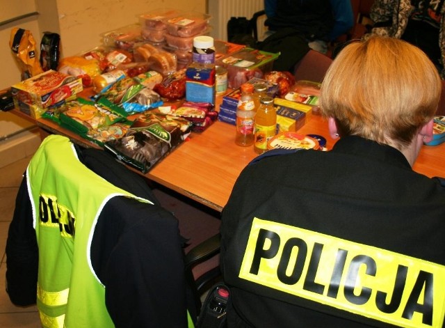 Policjanci odzyskali skradziony z marketu towar.