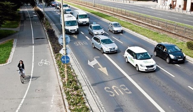 Na Legnickiej rowerzyści będą mieli swoje ścieżki po dwóch stronach jezdni. Znacznie ułatwi to jazdę