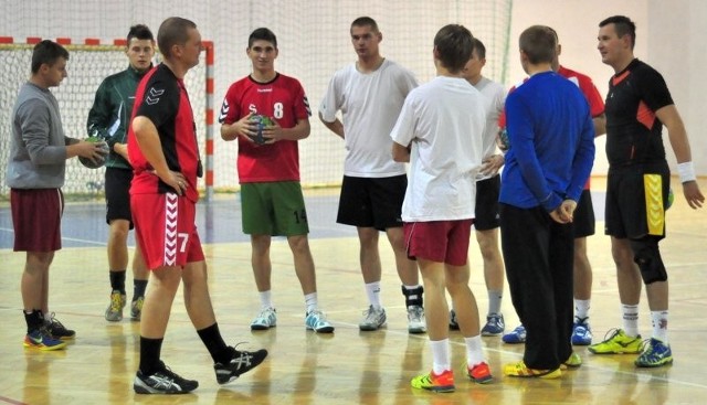 Szczypiorniści drugoligowej SPR Wisły Sandomierz wykorzystują swoją pauzę w drugiej kolejce spotkań i spokojnie przygotowują się do kolejnych meczów.