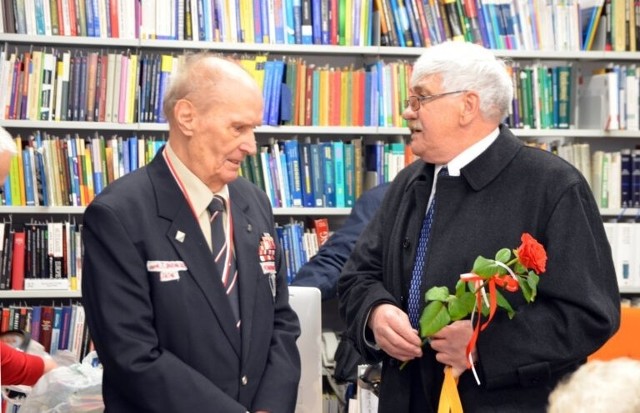 Pułkownik Tadeusz Barański pseudonim Tatar (z lewej) obok Marek Kozerawski, zbiory Biblioteki Miejskiej w Końskich