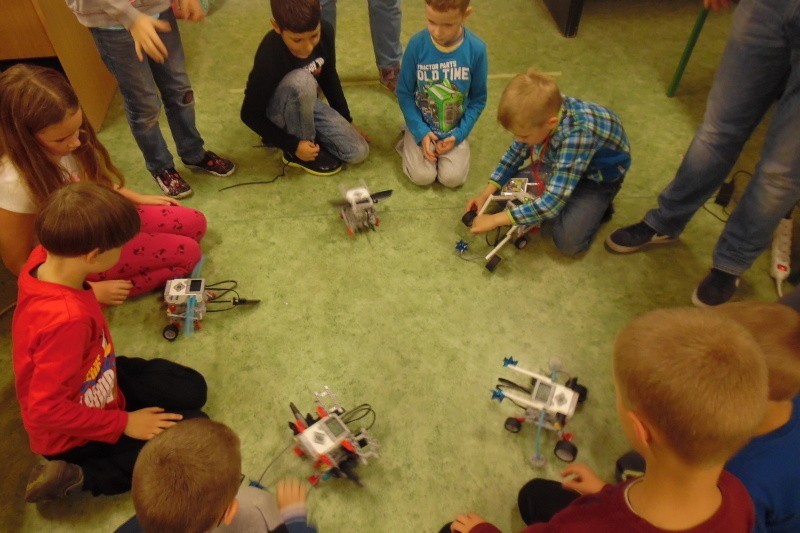 Misja Robotyka - dzieci uczą się budować i programować roboty (zdjęcia)