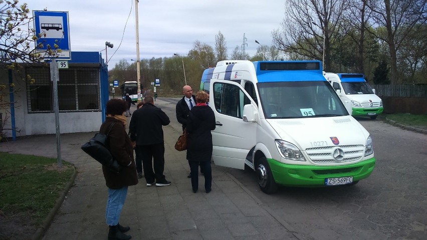 Żeby skorzystać z telebusa trzeba skontaktować się z...