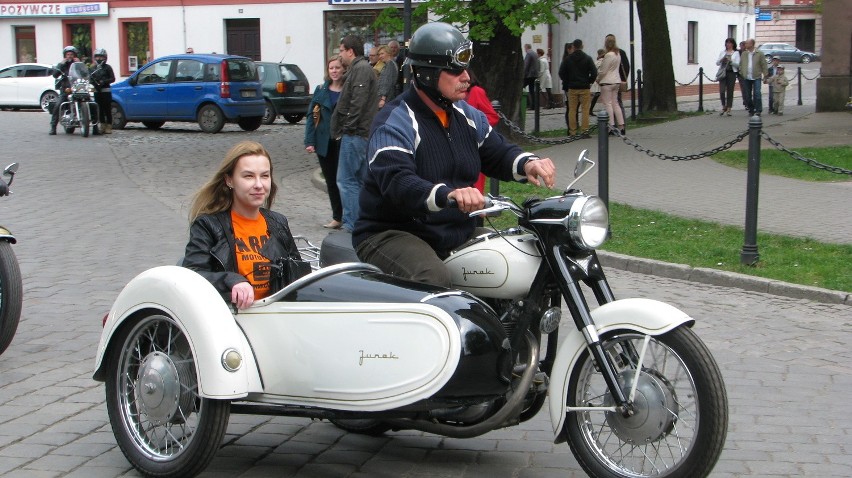 Rozpoczęcie sezonu motocyklowego w Klubie 22 w Tarnowskich...