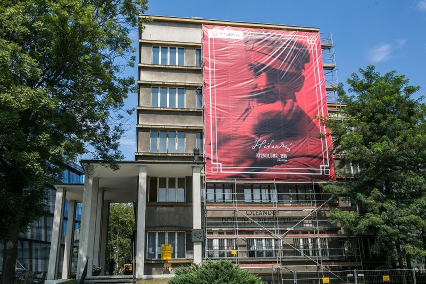 Sąd, urzędnicy i komornik - nie ma mocnych na dzikiego lokatora domu na Oleandrach