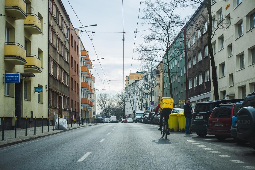 Skargi klientów na Glovo i Uber Eats. UOKiK sprawdza aplikacje do zamawiania jedzenia