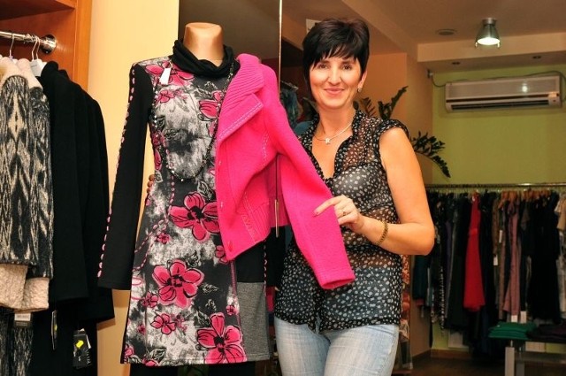 - Zachęcam do zakupów w naszym sklepie w Radomiu - mówi pani Joanna ze sklepu Moda Polska. - Dla stałych klientów mamy rabaty.