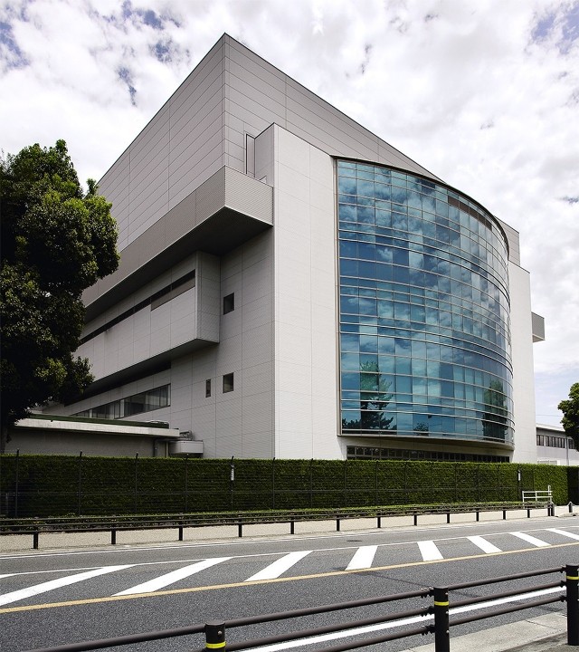Zbudowane w 2003 roku centrum projektowe Lexusa w prefekturze Aichi wyposażone jest w szereg technologii, wspomagających tworzenie nowych projektów od fazy koncepcyjnej po prototyp. To właśnie tu zaprojektowano np. od podstaw popularnego crossovera NX.Fot. Lexus International, Kohei Take