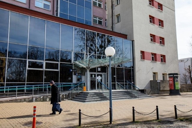 Sprawa śmierci pacjentki bydgoskiego szpitala została zgłoszona do prokuratury. Śledczy czekają na wyniki sekcji zwłok.