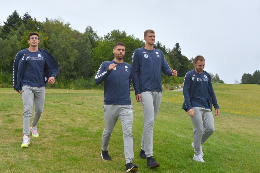 Zobacz, jak piłkarze ręczni PGE VIVE Kielce jeżdżą "beemką" i melexem po polu golfowym [VIDEO, ZDJĘCIA]