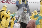 Koronawirus w Chinach. Epidemia osiąga swój szczyt? Coraz więcej zarażonych, ale naukowcy wierzą, że trend zacznie się odwracać