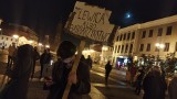 Strajk kobiet w Białymstoku. Ponad setka młodych ludzi zatańczyła poloneza na Rynku Kościuszki 29.10.2020