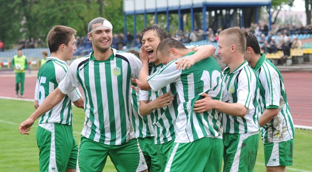 Maj  2010. Radość piłkarzy Lechii po bramce w meczu drugiej ligi z Zagłębiem Sosnowiec 3:0. Dziś gra na szczeblu centralnym zdaje się tylko marzeniem. Ale przecież marzenia się spełniają...