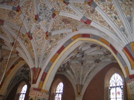 Sklepienie kościoła w Słońsku przypomina nieco bogate ornamenty Orientu. Tutaj niemal czuje się tajemnicę...