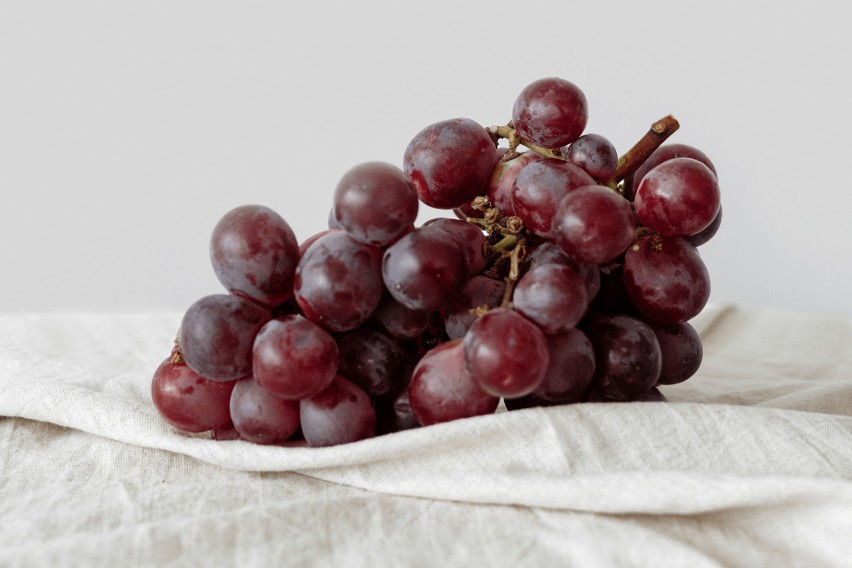 Domowy sposób na kaca to jedzenie winogron przed sylwestrem...
