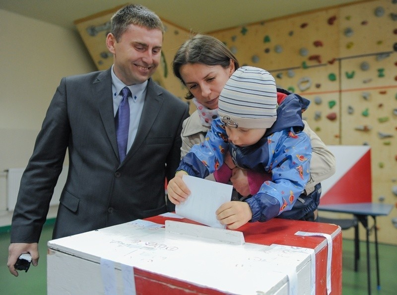 Głosowanie w II turze wyborów prezydenckich w obwodowej...