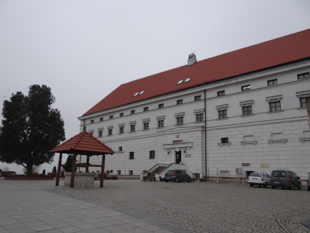 Potrzeby Muzeum Okręgowego w Sandomierzu  są ogromne, dlatego rzeczywista kwota, jaką miasto przeznaczyło na działalność placówki przekroczyła w 2017 roku  łącznie milion złotych.