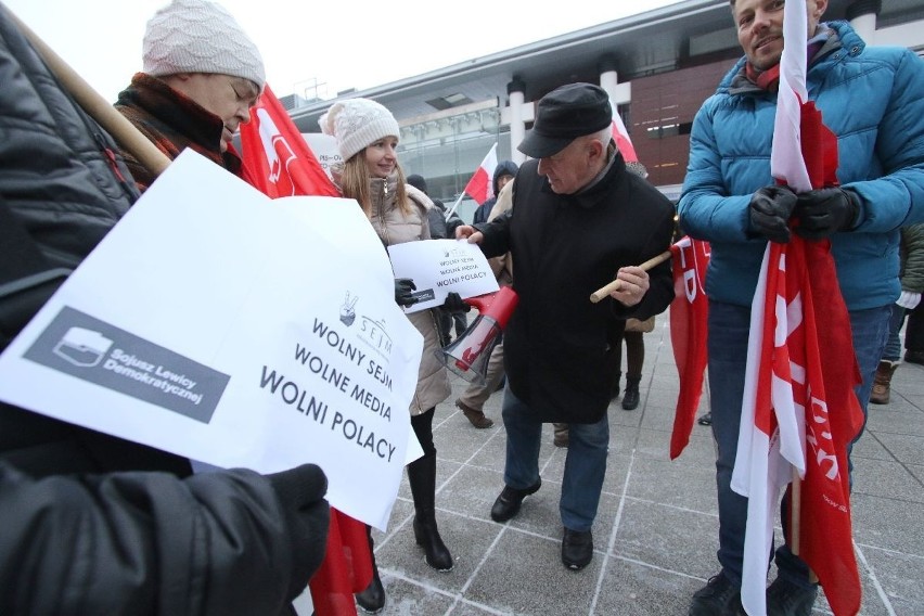 Protest w Kielcach przeciwko rządowi: -  To już przechodzi wszelkie granice