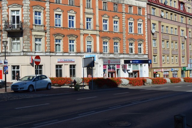 Które ulice w Mysłowicach są najbardziej dziurawe? Zapytaliśmy o to mieszkańców. Sprawdźcie na kolejnych planszach. Przesuń placem lub kliknij NASTĘPNE