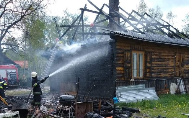 Rodzina Erblów straciła dom w pożarze. Trwa zbiórka na ich odbudowę.