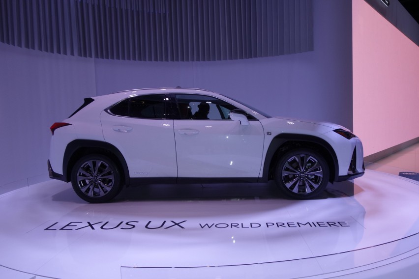 Lexus UX...