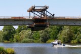 Historyczny przełom na obwodnicy Wrocławia. Most Alei Wielkiej Wyspy połączył dwa brzegi rzeki [ZDJĘCIA]