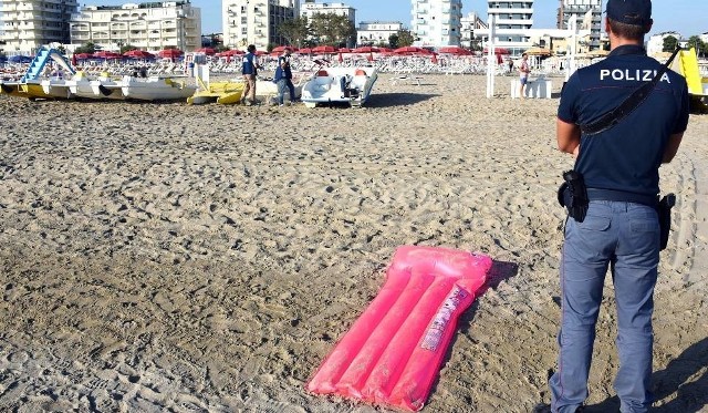 Oprawcy napadali na polską parę na plaży we włoskim kurorcie Rimini