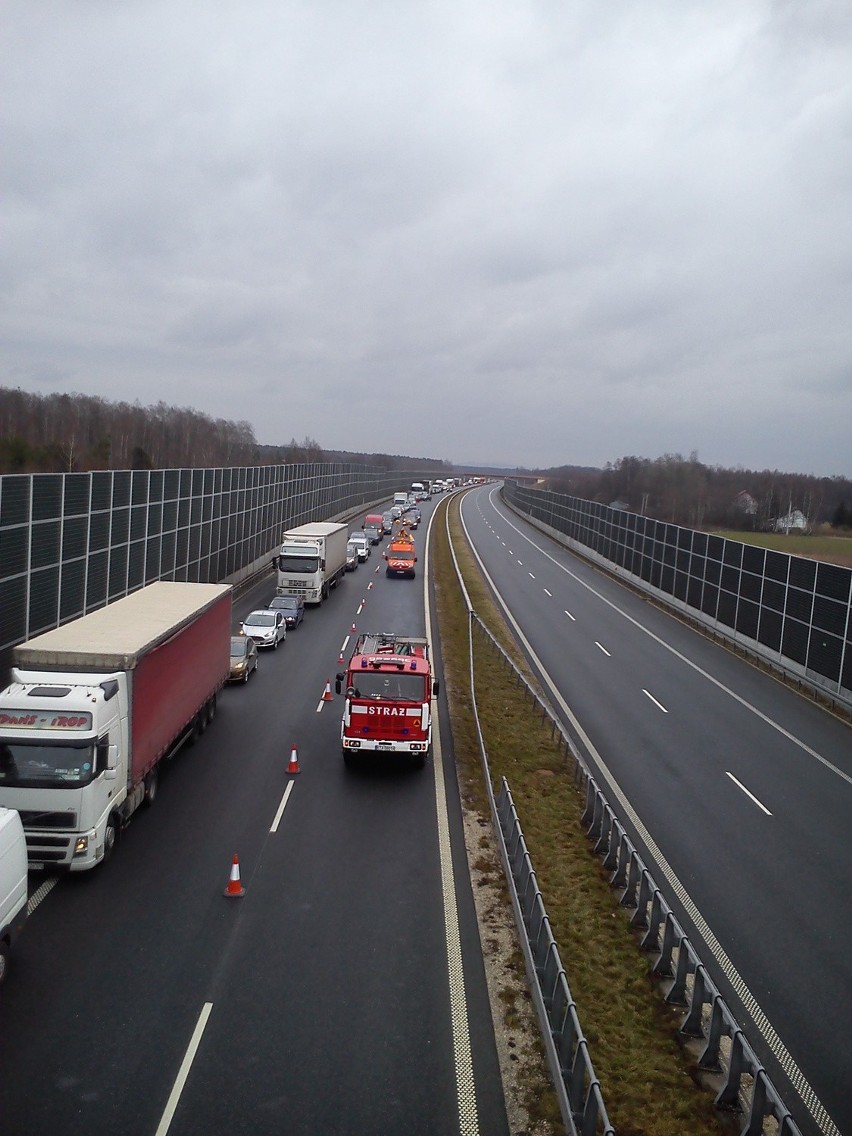 Wypadek na A4 koło miejscowości Biadoliny Radłowskie.